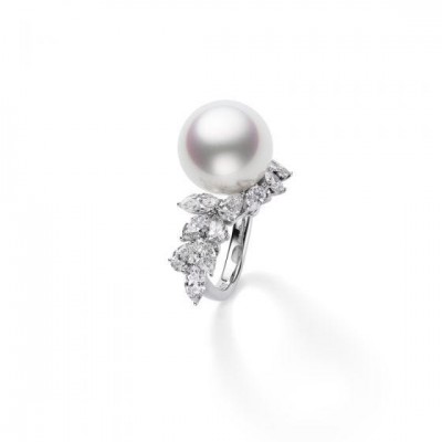 White South Sea Cultured Pearl and Diamond Floral Ring set in Platinum