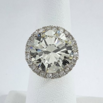 18k White Gold Ladies Engagement Ring R10128