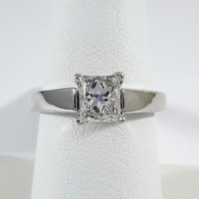 14k White Gold Ladies Engagement Ring R10138